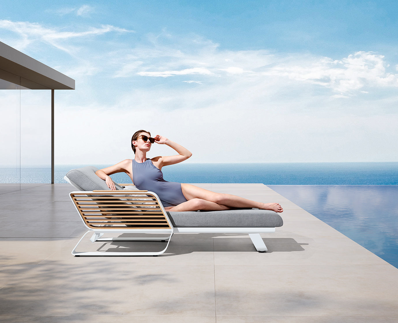 Higold Luxury Teak Outdoor Furniture Pool Chaise Loungers With Side Table Wing Lounge Chairs